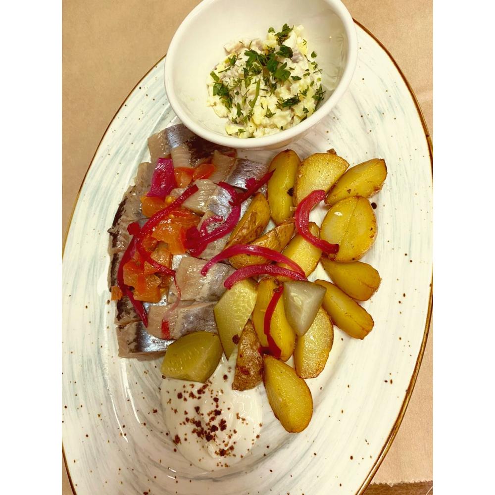 Сельдь с копчёным картофелем